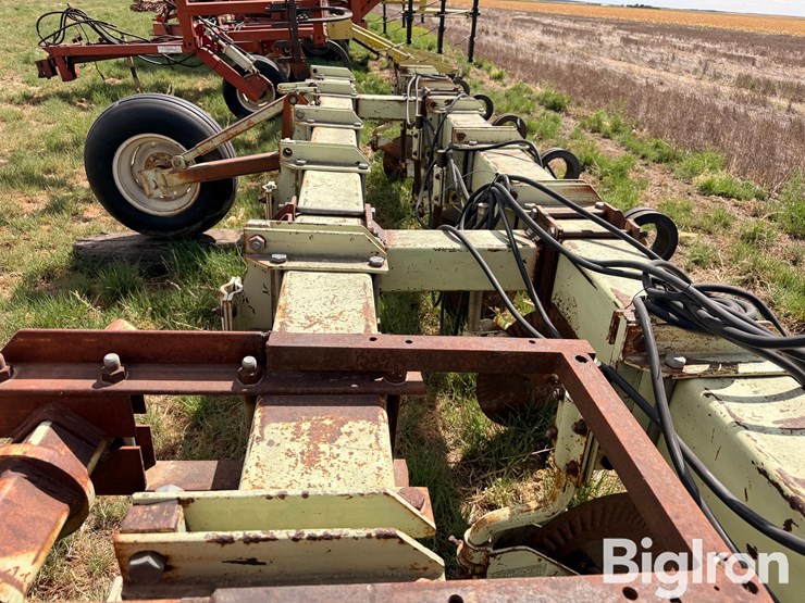 orthman-12-row-liquid-fertilizer-applicator-image-11