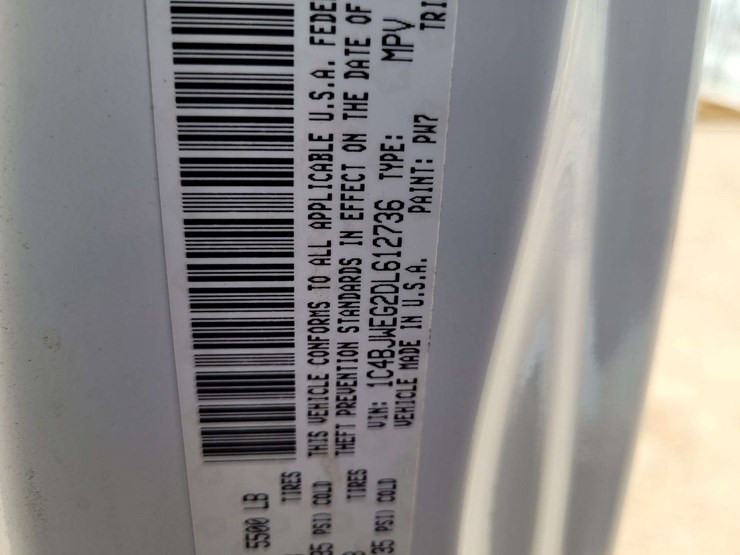 2013-jeep-wrangler-unlimited-sahara-image-18