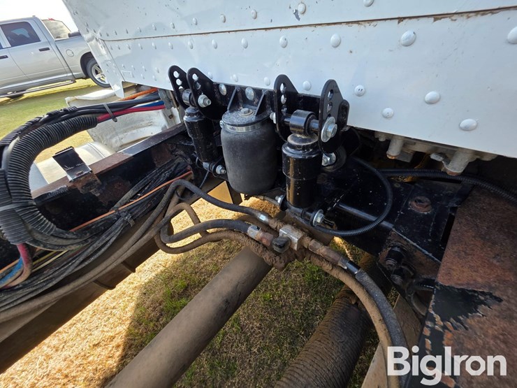 1999-peterbilt-377-image-13