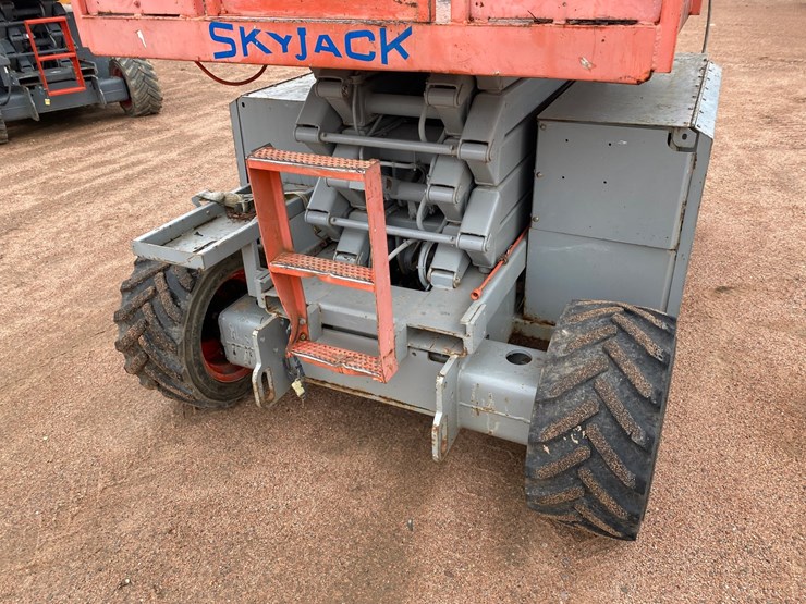 skyjack-sj6832rt-image-32