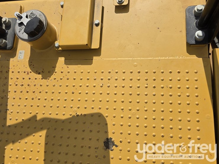 2021-caterpillar-336-image-98