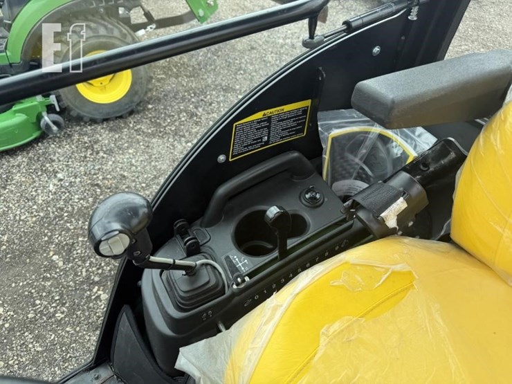 2021-john-deere-1025r-image-25