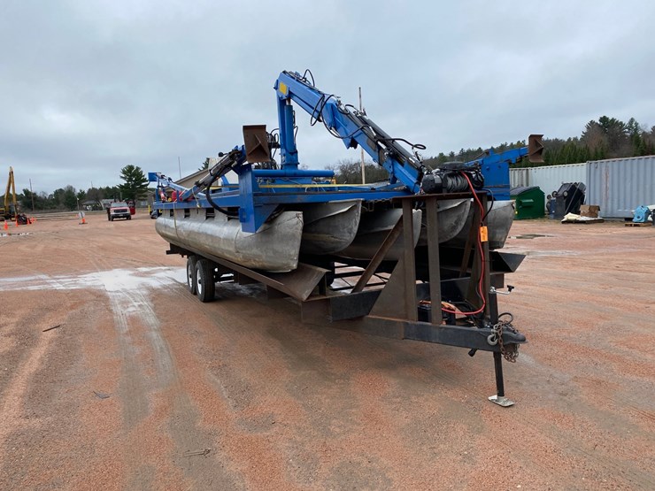#1575-•-28'6"-pontoon-barge-with-crane-(no-title)-image-3