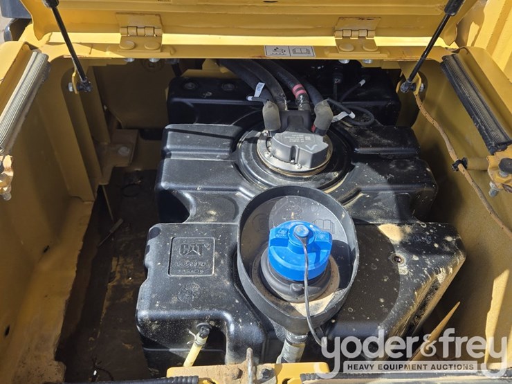 2021-caterpillar-336-image-63