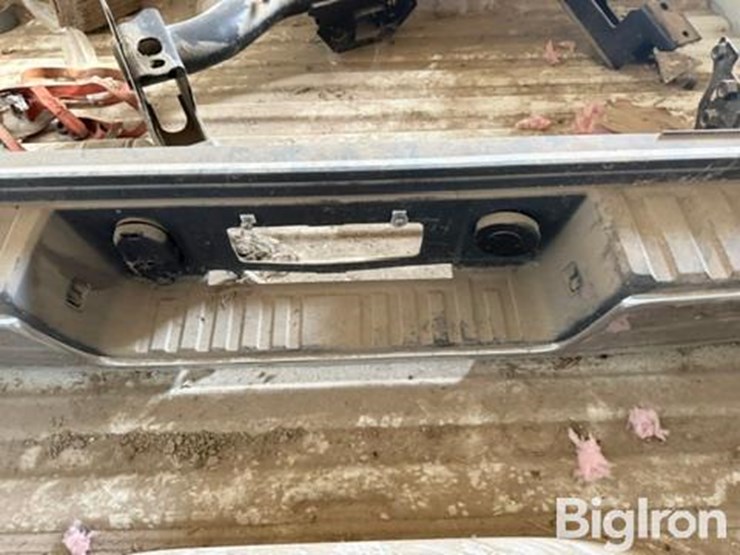 gmc-sierra-pickup-bed-image-10