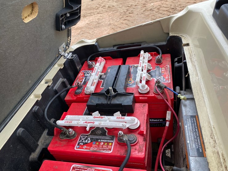 #1578-•-club-car-electric-golf-cart-with-charger-image-27