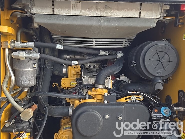 2022-caterpillar-299d3-image-37