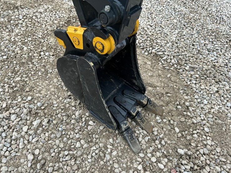 2023-deere-17g-image-8
