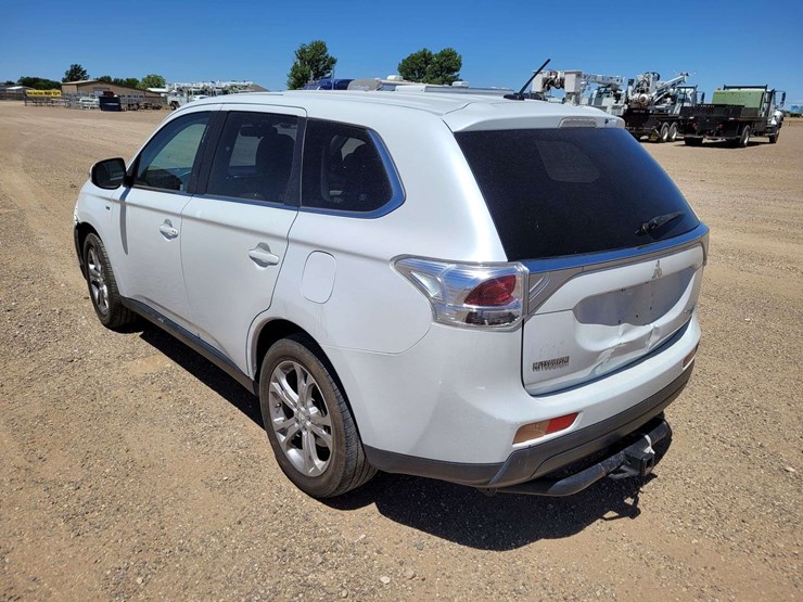 2014-mitsubishi-outlander-image-10