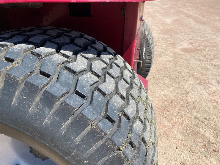 #1545-•-white-lt1850-hydro-riding-lawn-mower-image-18