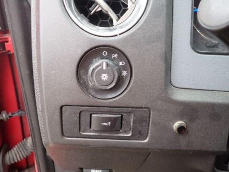 2013-ford-f150-xlt-image-16