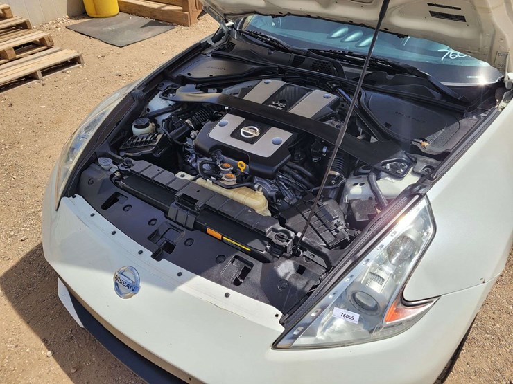 2016-nissan-370z-coupe-2d-image-18