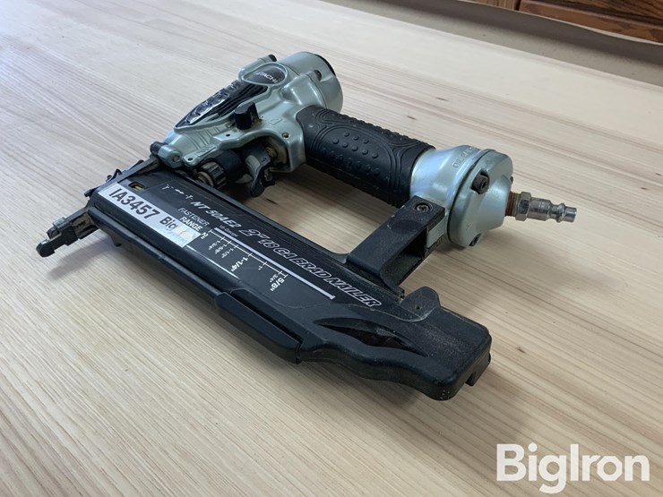 hitachi-nt50ae2-brad-nailer-image-1