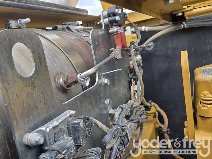 2021-caterpillar-336-image-89