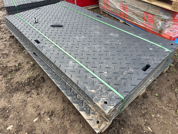 #1636-•-(12)-polyethylene-board-roadbed-protection-mats-image-1