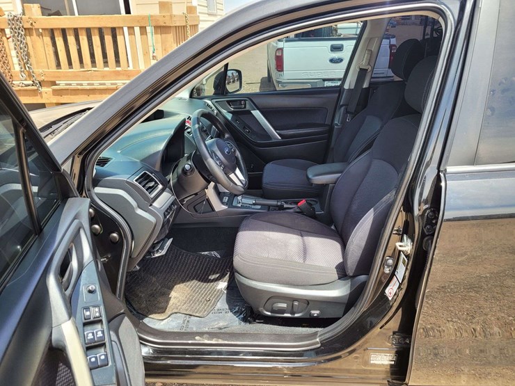 2018-subaru-forester-2.5i-premium-suv-4d-image-13
