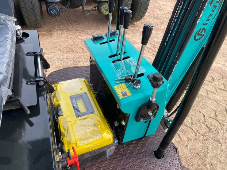#5555-•-2026-cfg-kt12r-mini-excavator-image-17