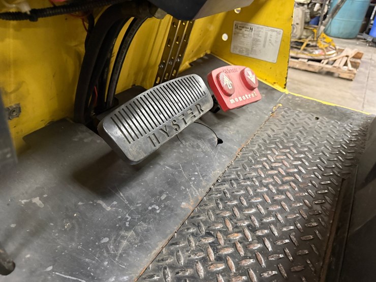 #2000-•-hyster-7700lb-forklift-image-13