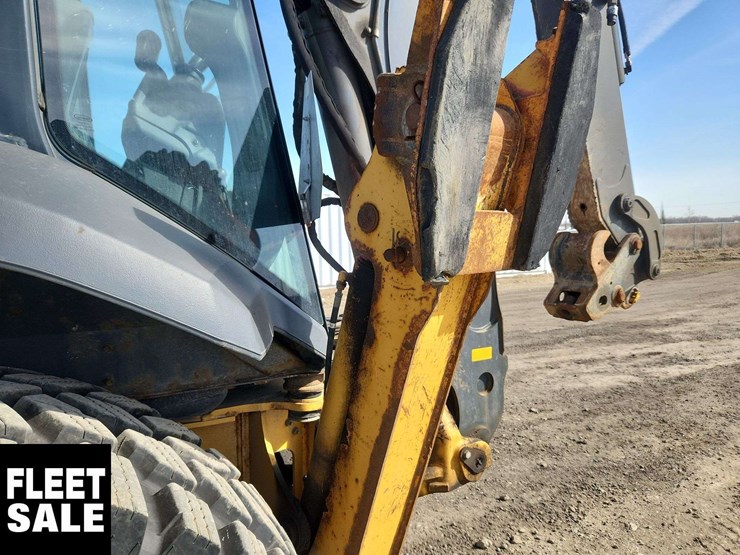 2016-deere-410l-image-45