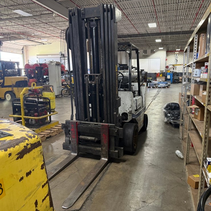 #2001 • Hyster 5500 Lb. Forklift
