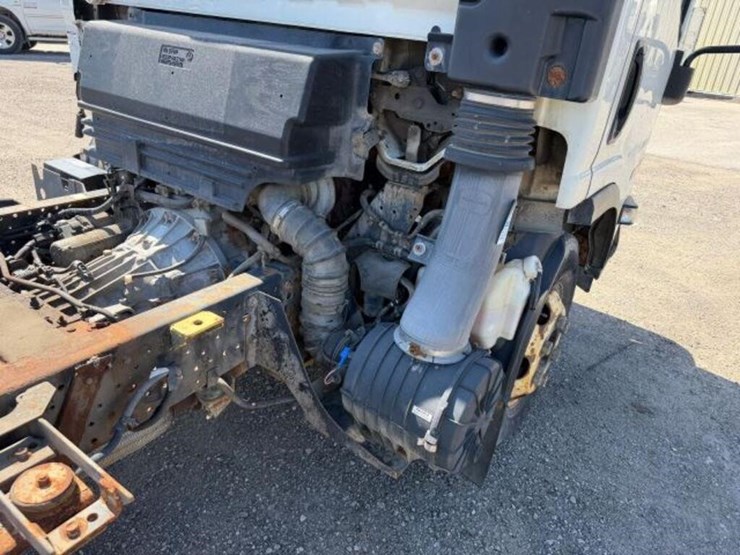 2015-isuzu-npr-image-24
