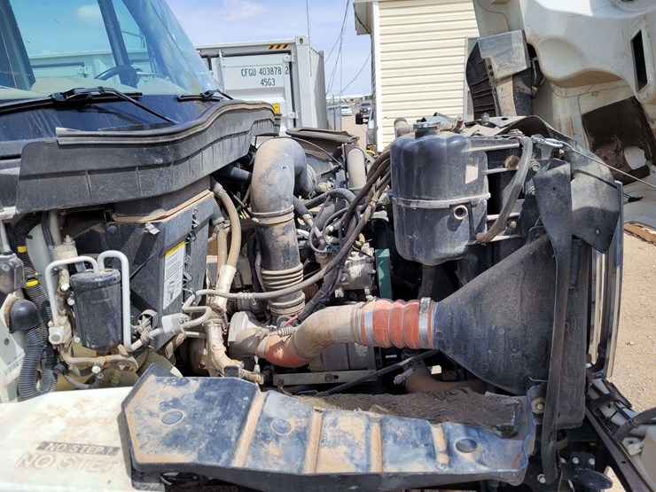 2008-international-harvester-sx525-digger-derrick-truck-image-32