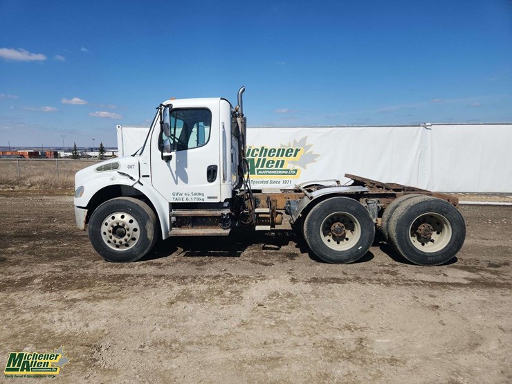 2007-freightliner-m2-106-image-20