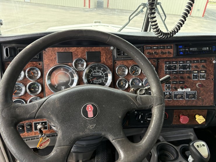 2007-kenworth-c500b-image-11