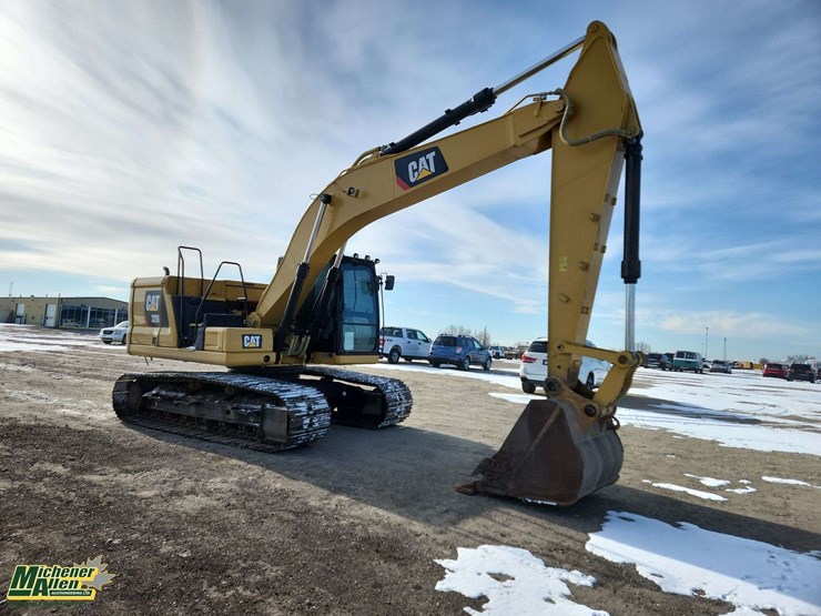 2019-caterpillar-320-image-2
