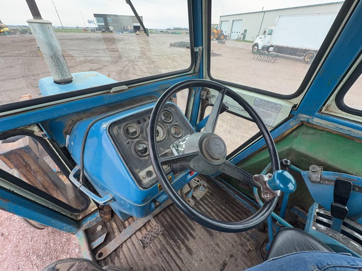 1980-ford-6700-image-31