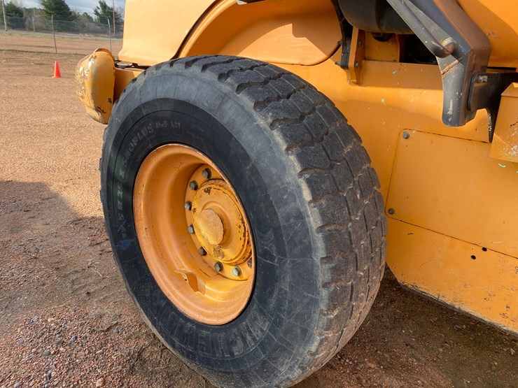 2012-case-521e-image-11