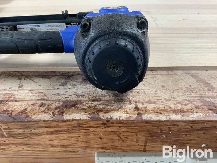 campbell-hausfeld-nb006400av-air-nailer-image-14