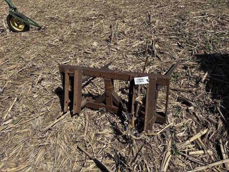 loader-mount-bale-spear-image-3