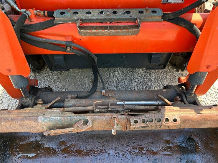 2016-kubota-ssv65-image-10