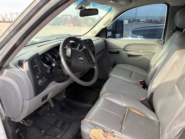 2013-chevrolet-silverado-2500-image-6