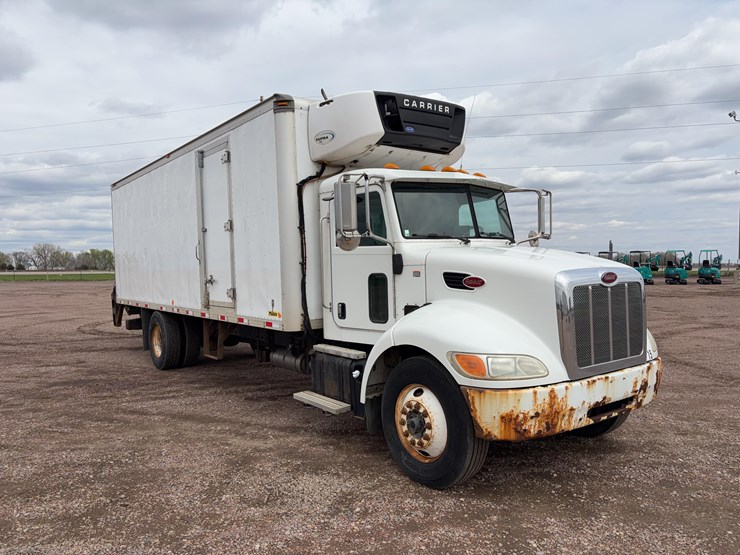2011-peterbilt-330-reefer-truck-image-3