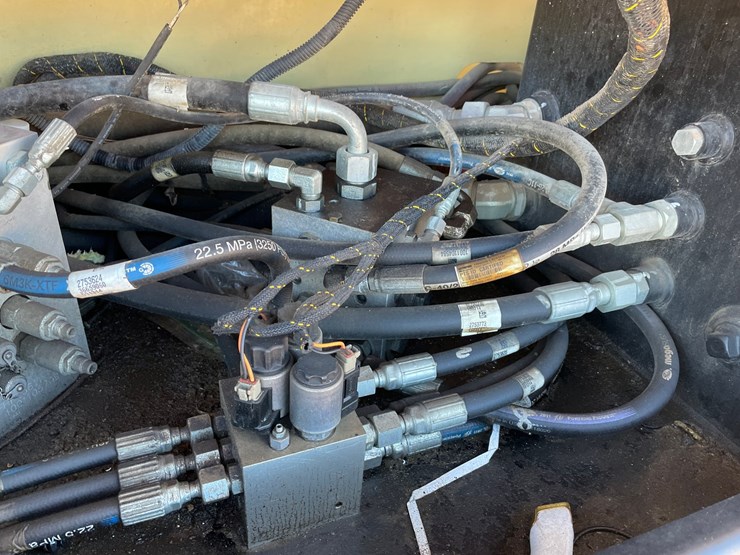 2015-jlg-4394rt-image-27