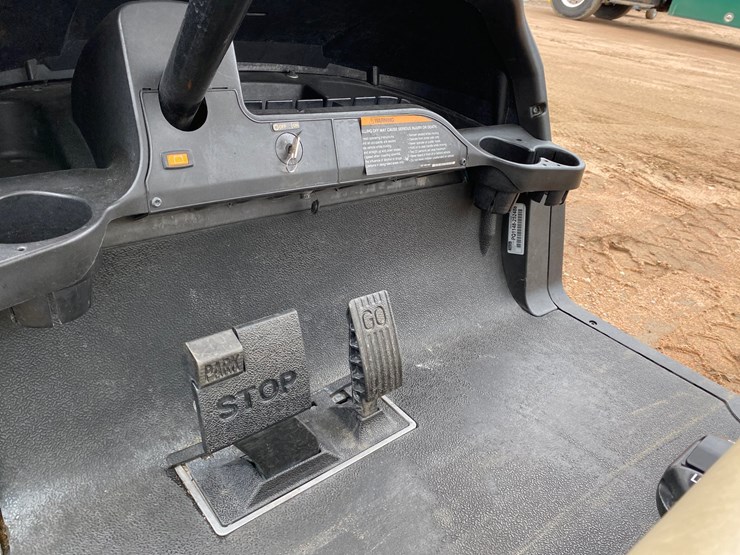 #1578-•-club-car-electric-golf-cart-with-charger-image-16