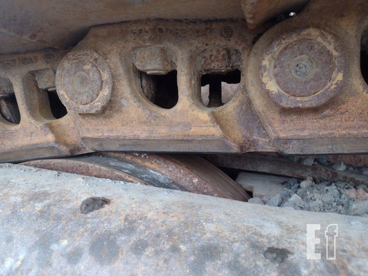 2018-caterpillar-d7e-image-28