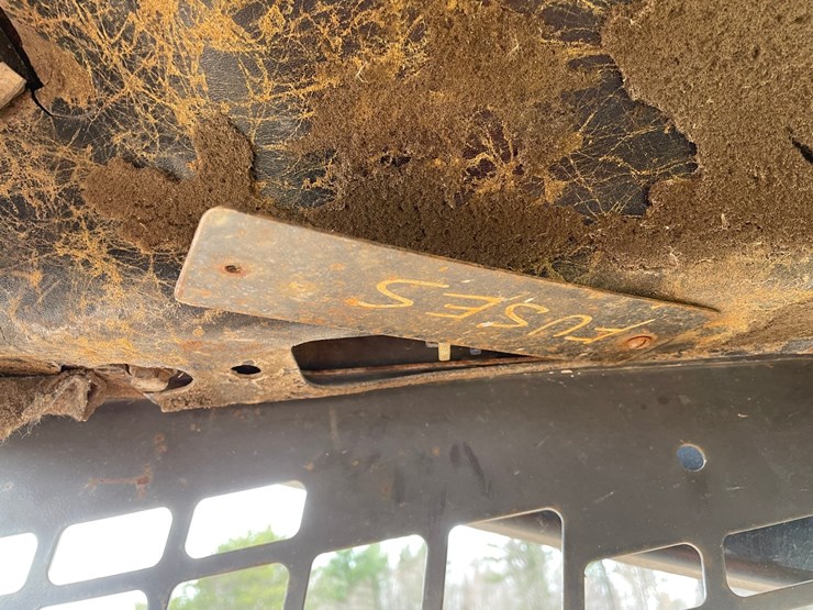 2007-new-holland-c185-image-37