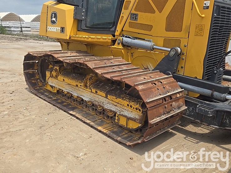 2019-deere-700k-lgp-image-16