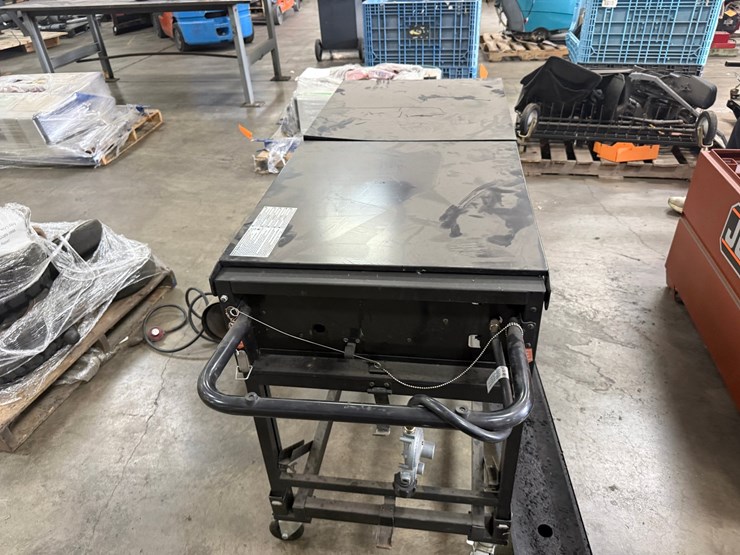 #2026-•-large-gas-grill-on-wheels-image-3