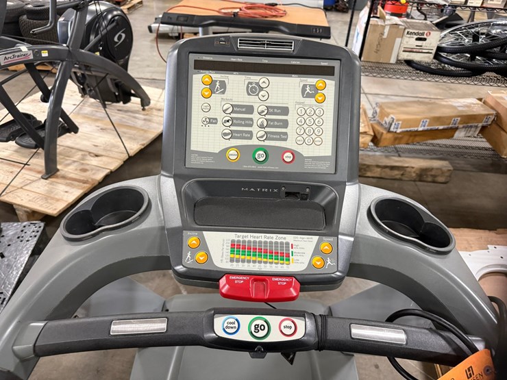 #2063-•-matrix-treadmill-image-4