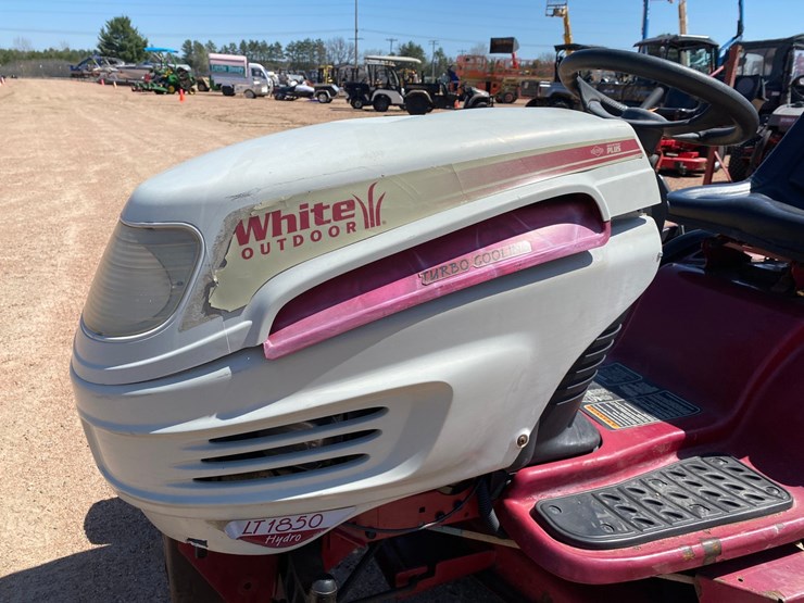 #1545-•-white-lt1850-hydro-riding-lawn-mower-image-15