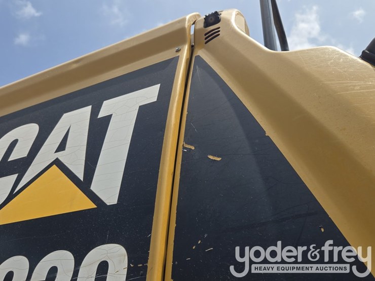 2019-caterpillar-330-image-48