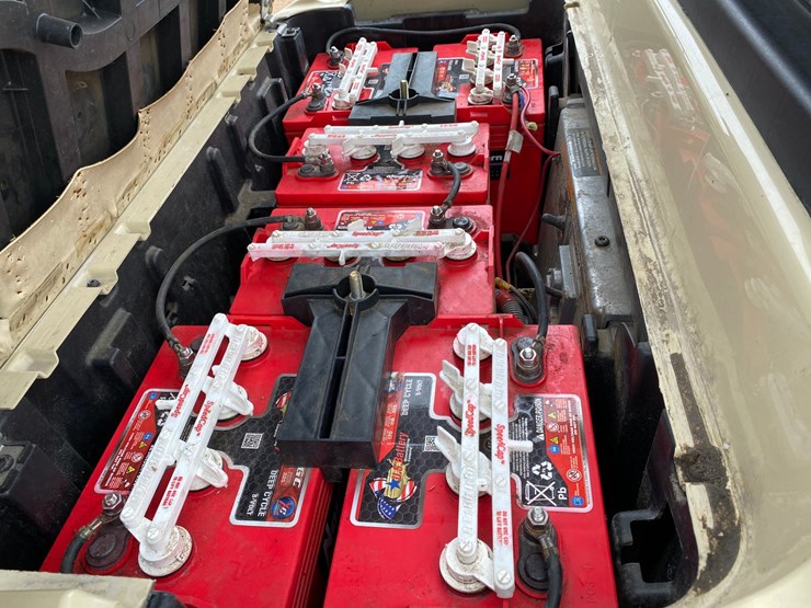 #1582-•-club-car-electric-golf-cart-with-charger-image-23