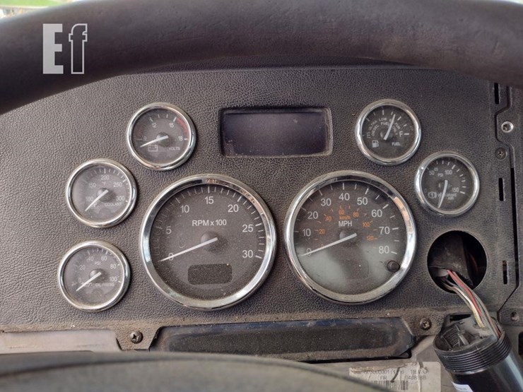 peterbilt-389-image-8