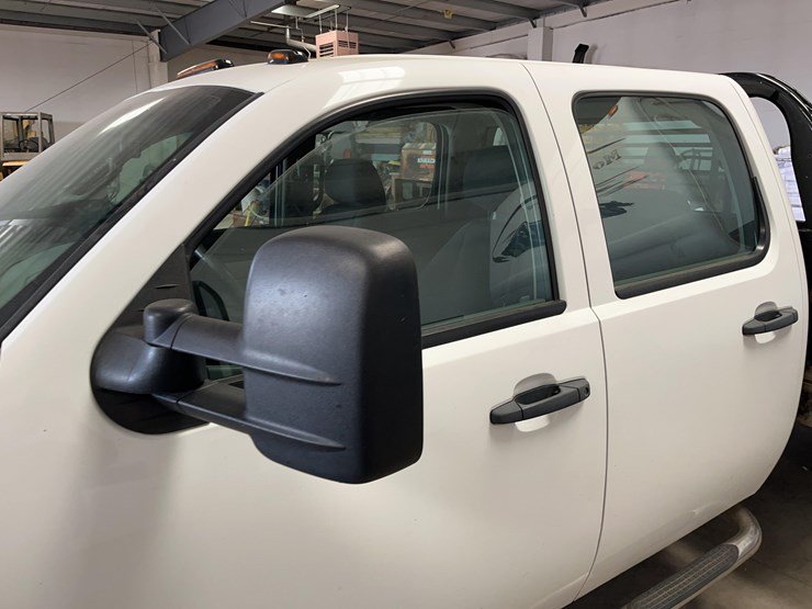 2013-chevrolet-3500-image-18
