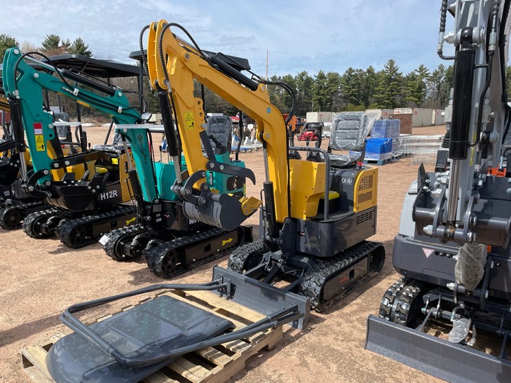 #5546-•-landhonor-lhr-kn16-mini-excavator-image-1