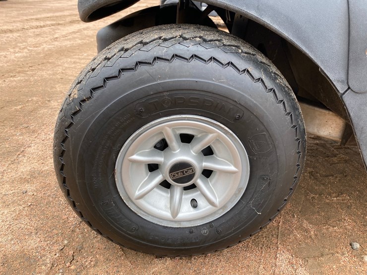 #1580-•-club-car-electric-golf-cart-with-charger-image-13